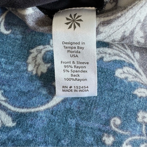 Caite Embroidered Navy Blue Long Sleeve Tunic Top V-Neck Floral Size Medium - Picture 9 of 9